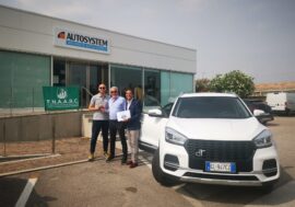 Solidarietà, consegnata da Fnaarc la prima auto all’agente di commercio di Ravenna che ha perso la vettura appena comprata durante l’alluvione