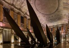 Milano, a Palazzo Reale apre al pubblico la mostra ‘Mariverticali’ di Fabrizio Plessi