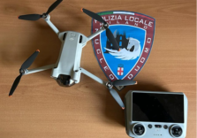 Milano, sequestrato dalla Polizia locale drone che sorvolava piazza Duomo