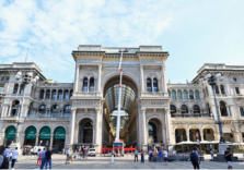 Milano, ripulita e restituita alla città la facciata della Galleria Vittorio Emanuele II