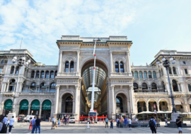Milano, ripulita e restituita alla città la facciata della Galleria Vittorio Emanuele II