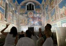 Il fascino di Giotto cresce con le luci della sera. Accade a Padova, alla Cappella degli Scrovegni