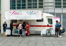Prevenzione tumore al seno, in piazza Lombardia a Milano arriva il camper della salute con visite gratuite