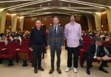 Milano, a Palazzo Pirelli lezione-spettacolo per ricordare Giorgio Gaber a vent’anni dalla scomparsa