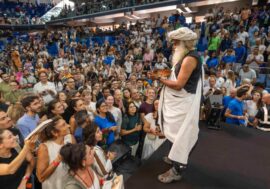 Migliaia di persone hanno partecipato alla Meditazione del mistico Sadhguru