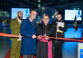 Milano, mons Delpini e il governatore Fontana inaugurano la pista di pattinaggio di piazza Città Lombardia