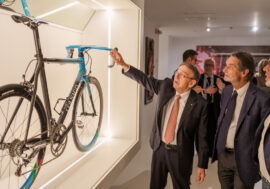 Il governatore Fontana in visita a Cambiago al ‘Museo Bicicletta Ernesto Colnago’, il ‘mago’ che ha scritto la storia del ciclismo