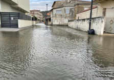 Gli abitanti di Nicotera Marina denunciano: molte strade sono allagate da giorni e nessuno fa niente