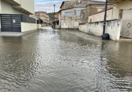 Gli abitanti di Nicotera Marina denunciano: molte strade sono allagate da giorni e nessuno fa niente
