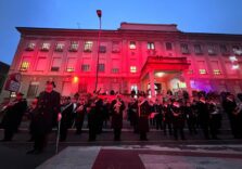 Milano, speciale Concerto di Natale per i bimbi in ospedale dalla Fanfara dei Carabinieri e della Polizia municipale