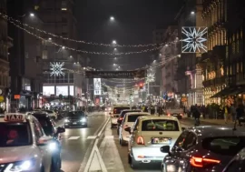 Milano, le luci di Natale brillano lungo corso Buenos Aires