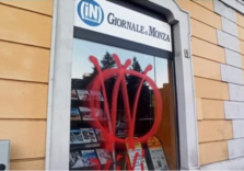 Raid vandalico contro la redazione del Giornale di Monza