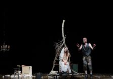 Milano, al Teatro Leonardo Andrea Robbiano e Flavia Marchionni ripropongono i Promessi Sposi con “Questo…non s’ha da fare”