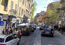 Milano, shopping natalizio in via Piero della Francesca con apertura degli esercizi commerciali fino alle 21.30