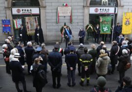 Giornata della Memoria, deposizione di corone davanti l’ex albergo Regina di Milano per non dimenticare