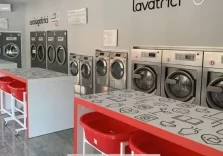 Numeri da record per le lavanderie self-service, a Milano la più grande d’Italia