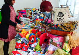 “Spazi Gialli” di Bambinisenzasbarre, raccolti 2000 regali per quelli che frequentano le carceri italiane
