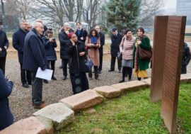 Milano, la consigliera dell’Onu Alice Warimu Nderitu in visita al Giardino dei Giusti al Monte Stella