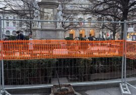 Iniziati a Milano i restauri della storica “vedovella” di piazza della Scala