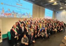 Assegnate dal TCI le Bandiere Arancioni ai 281 Borghi italiani piú accoglienti, 18 sono in Lombardia