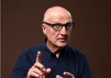 Milano, al Teatro Leonardo arriva Paolo Hendel con “Niente panico!”