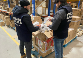 Milano, sequestrati dalla Polizia locale 100mila dispositivi elettronici contraffatti