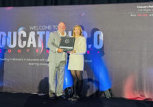 Il premio “Outstanding Organization Award 2024” assegnato all’italiana Monica Perna per il suo ‘Inglese Globale’