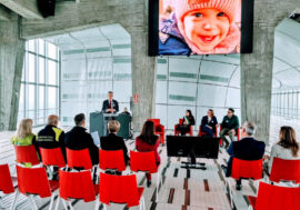 Regione Lombardia, pergamena alla famiglia che ha fondato associazione per aiutare bimbi in ricordo della figlia