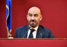 Basta bollettini Covid, afferma il prof. Matteo Bassetti: sono inutili e dannosi