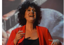 Milano, al Teatro Gerolamo Egidia Bruno rende omaggio a Enzo Jannacci con lo spettacolo “No tu no”