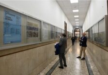 Milano, nelle bacheche dell’Anagrafe mostra delle affissioni comunali   