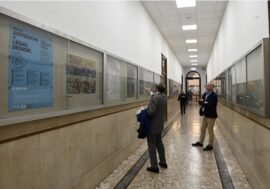 Milano, nelle bacheche dell’Anagrafe mostra delle affissioni comunali   