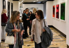 Milano, inaugurata a Palazzo Pirelli la mostra “Derealized” di Giorgio Tentolini sull’intelligenza artificiale