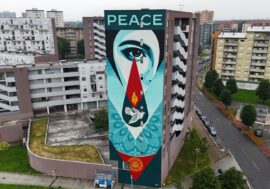 Milano, inaugurato al Gallaratese murales dell’artista Shepard Fairey