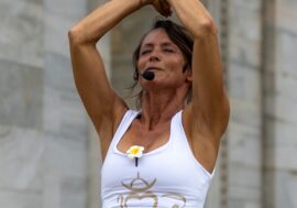 Milano, promosso dal Comune nei Giardini della Triennale corso di yoga gratuito per il benessere del corpo