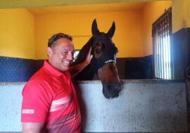 Il campione del mondo pro arti marziali Bruno Danovaro si commuove incontrando il grande  Varenne