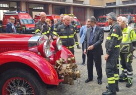 Milano, il governatore lombardo Fontana in visita ai Vigili del fuoco afferma: “Siete l’orgoglio della nostra regione”