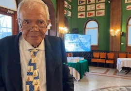 Ferrara omaggia il giornalista Mario Luzzato Fegiz con il “Premio Corona D’Oro”: riconoscimento alla carriera