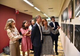 Milano, donne al volante immortalate da Camilla Albertini in mostra al Pirellone