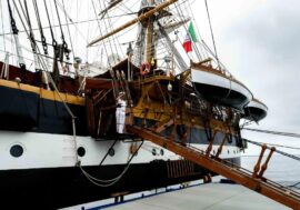 La Nave Scuola Amerigo Vespucci ha raggiunto il porto di Los Angeles