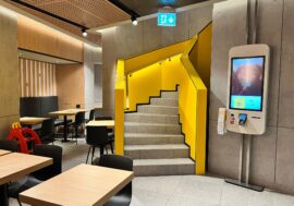 Milano, dopo i lavori di rinnovo riapre al pubblico il ristorante McDonald’s di piazza XXIV Maggio