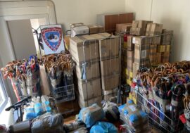 Milano, sequestrati dalla Polizia locale oltre 7 mila ombrelli contraffatti