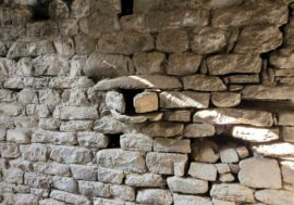 Resiste alle intemperie del tempo l’antica Contraria di Badalucco