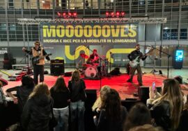Milano, piazza Lombardia emula “X Factor” trasformandosi in palcoscenico con il festival musicale ‘Mooves’