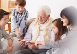 Festa dei nonni, angeli custodi dei nipoti