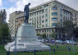 Milano, terminato il restauro del monumento dedicato a Eugenio Villoresi in piazza Leonardo da Vinci
