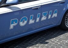 Aggrediscono e rapinano due prostitute in casa a Milano, 4 arresti