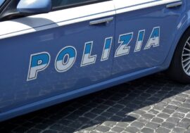 Aggrediscono e rapinano due prostitute in casa a Milano, 4 arresti