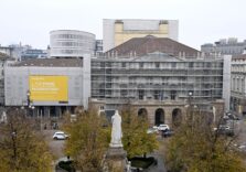 Milano, via i ponteggi del Teatro alla Scala: il restauro svela i colori cancellati dal tempo