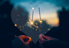 Quanti auguri vuoti sui social, ma cosa vogliamo comunicare davvero?
